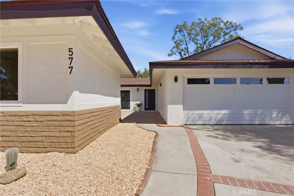 Home at 577 Bishop Place, Claremont — photo 3 of 12