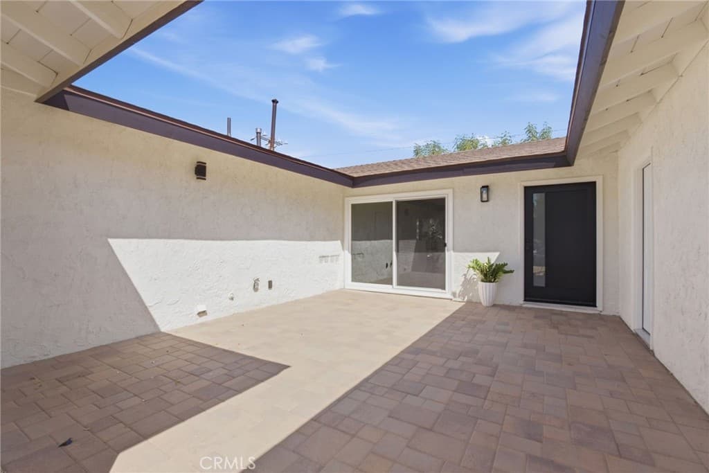 Home at 577 Bishop Place, Claremont — photo 4 of 12