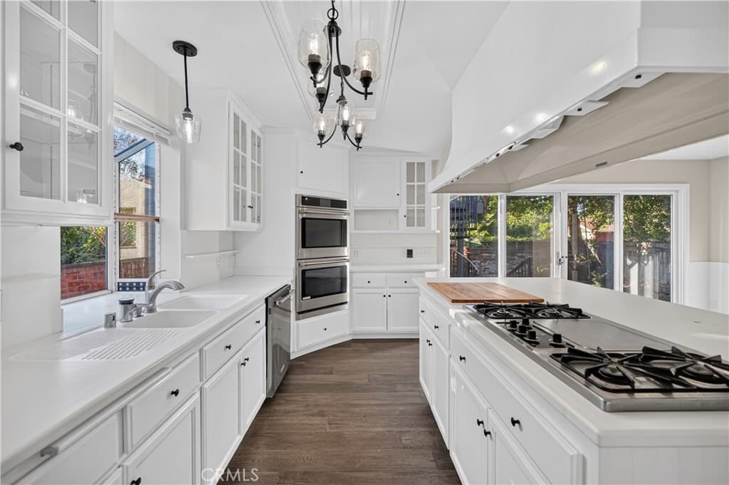Home at 270 Garfield Avenue, Pomona — photo 10 of 12
