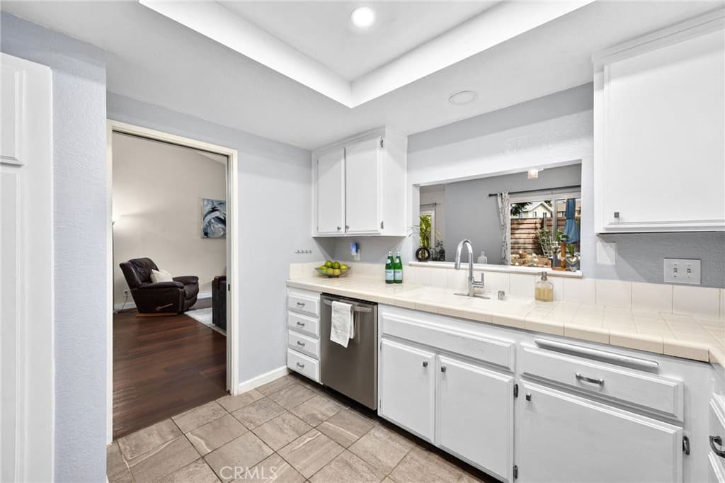 Condo at 573 Wayland Court, Claremont — photo 11 of 12