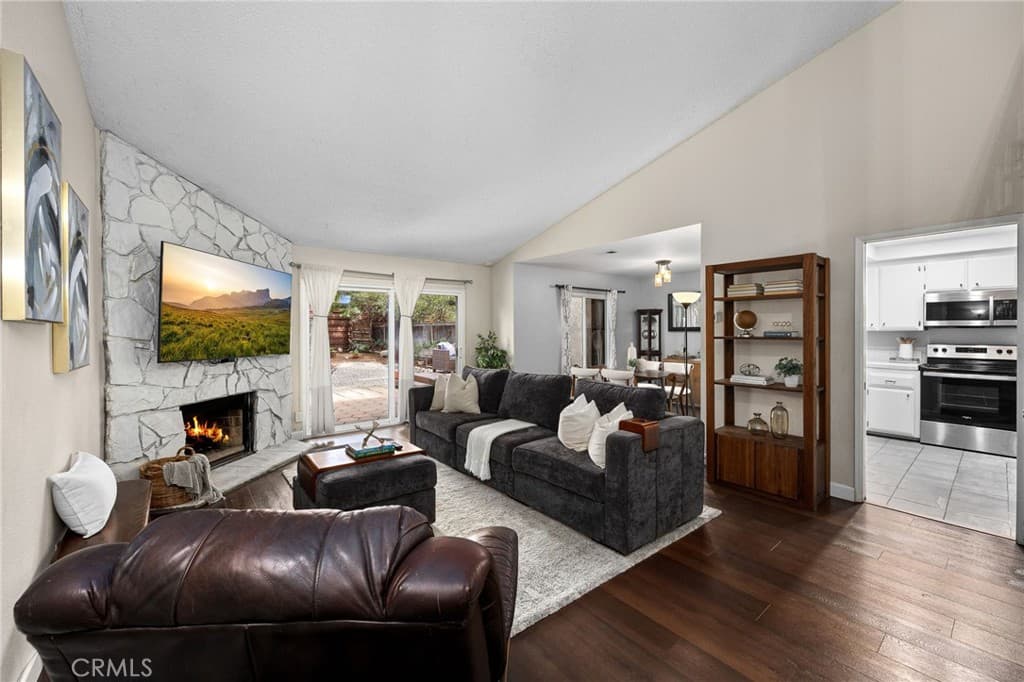 Condo at 573 Wayland Court, Claremont — photo 4 of 12