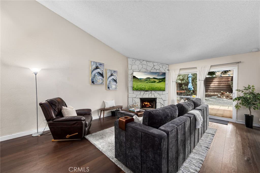Condo at 573 Wayland Court, Claremont — photo 6 of 12