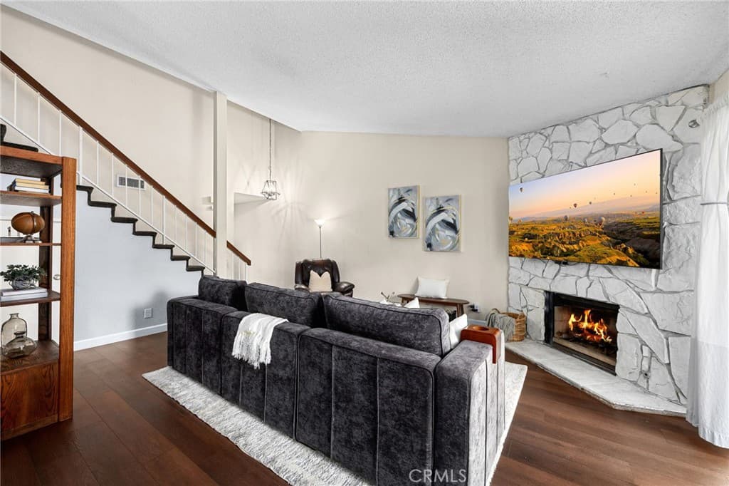 Condo at 573 Wayland Court, Claremont — photo 8 of 12