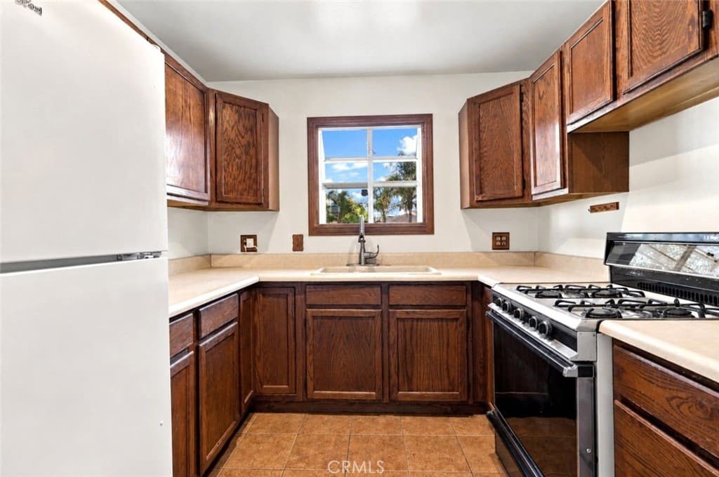 Home at 124 E Roland Street, Azusa — photo 2 of 12