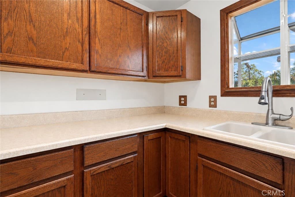 Home at 124 E Roland Street, Azusa — photo 11 of 12