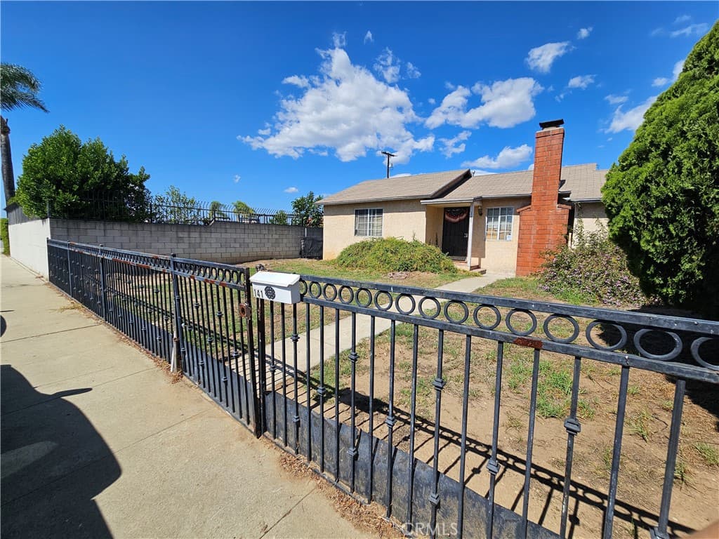 Home at 141 E Magnolia, Pomona — photo 2 of 12