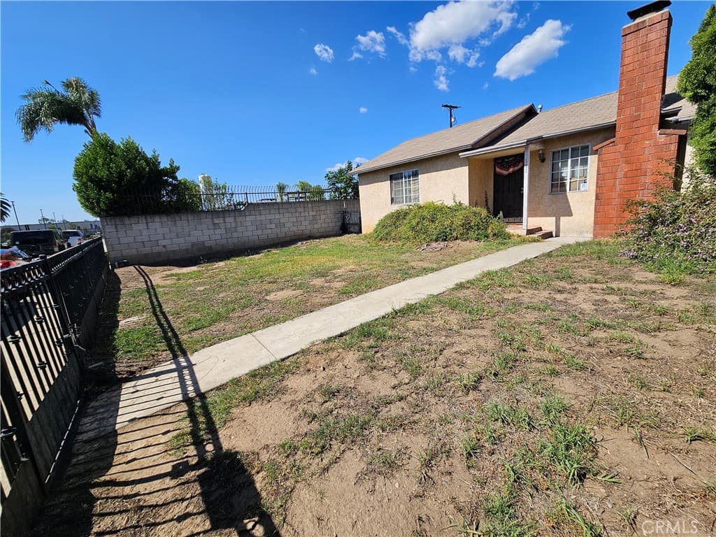 Home at 141 E Magnolia, Pomona — photo 3 of 12