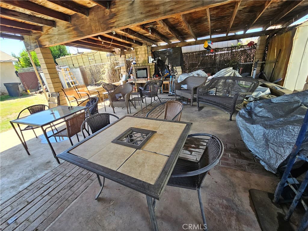 Home at 141 E Magnolia, Pomona — photo 5 of 12