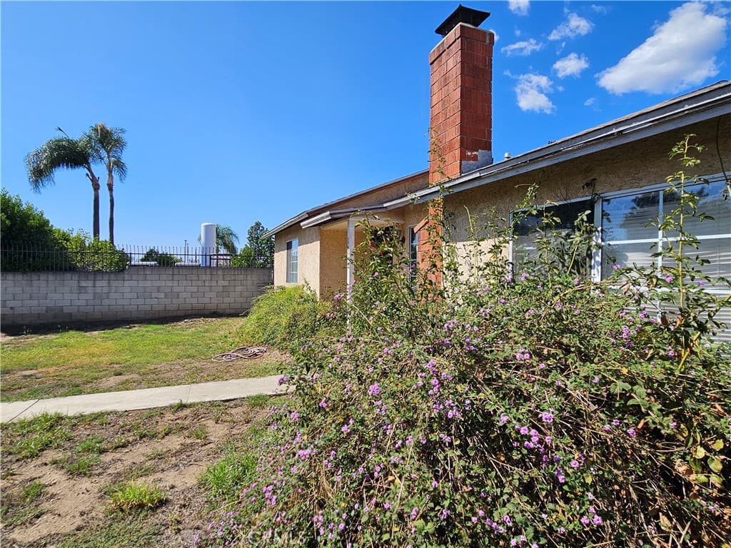 Home at 141 E Magnolia, Pomona — photo 9 of 12