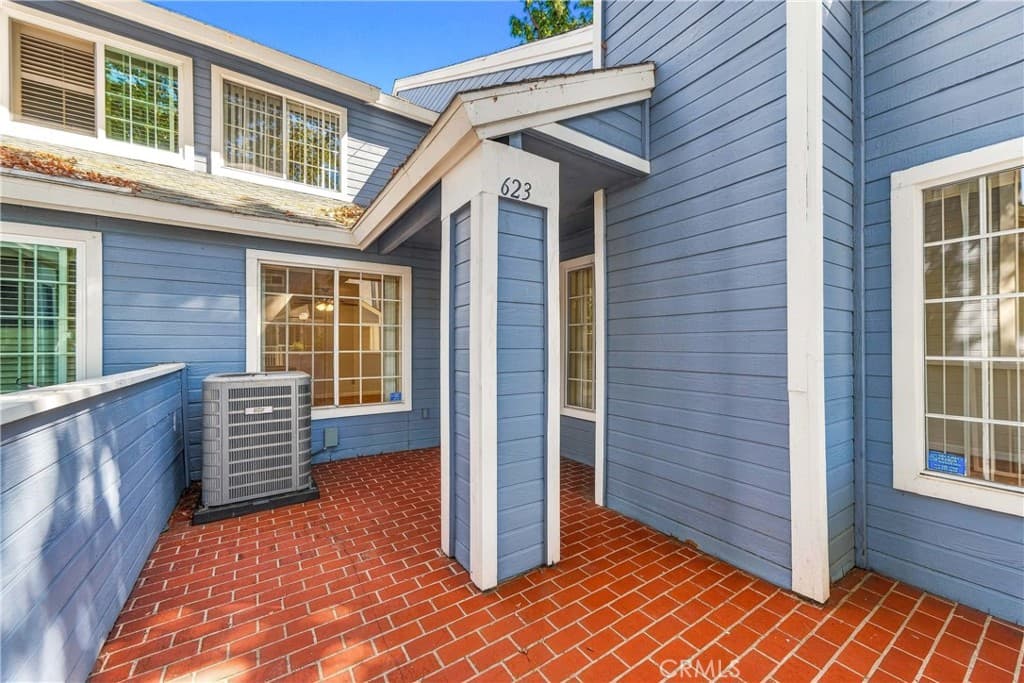 Townhouse at 623 Alder, Walnut — photo 3 of 12