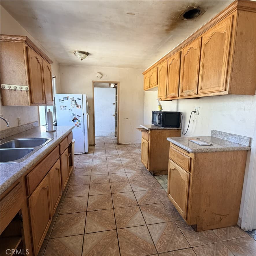 Home at 106 Belhaven Place, Claremont — photo 4 of 12