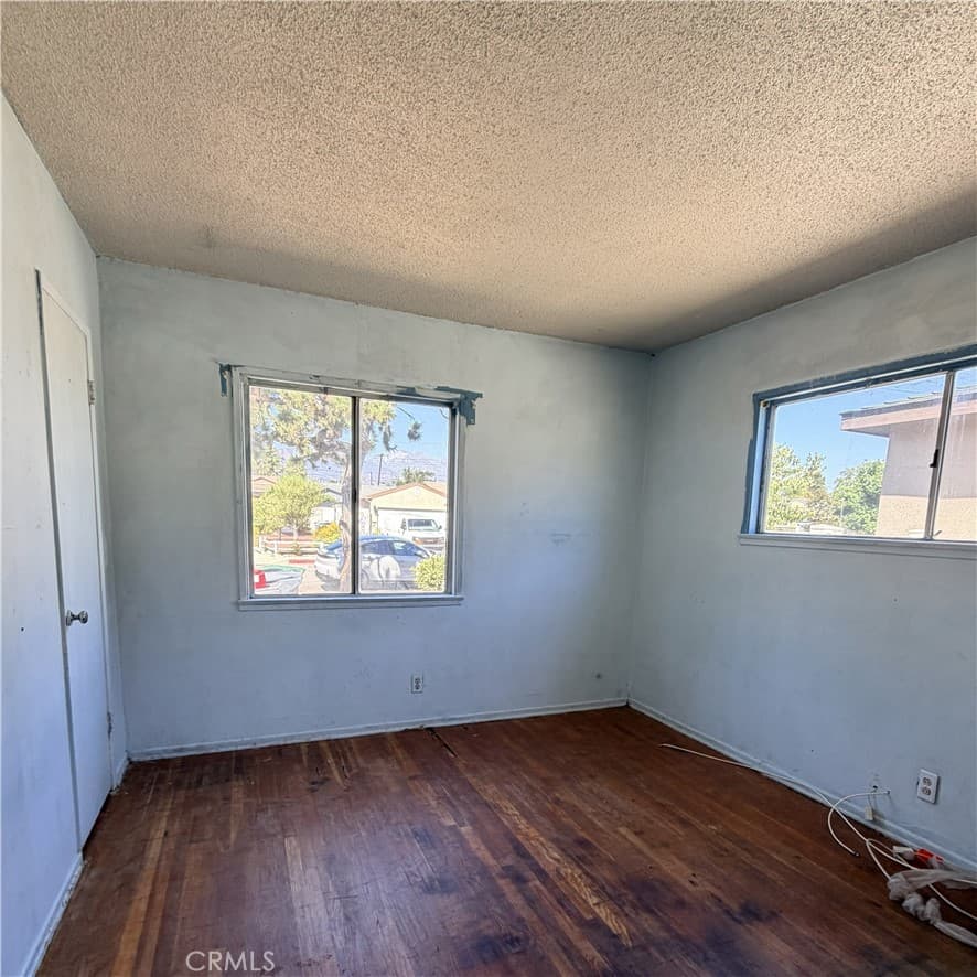 Home at 106 Belhaven Place, Claremont — photo 8 of 12