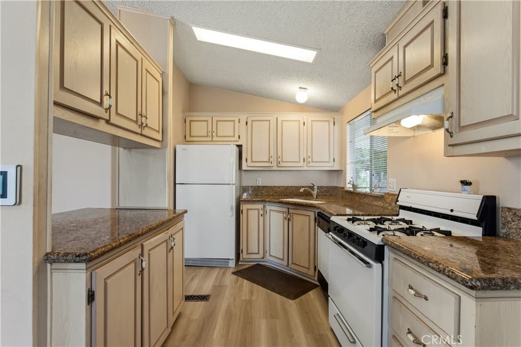 Home at 3530 Damien Avenue 3, La Verne — photo 11 of 12