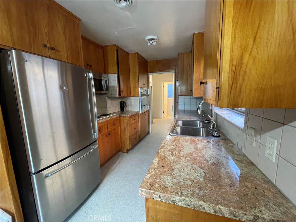 Home at 857 Encino Way, Monrovia — photo 9 of 12