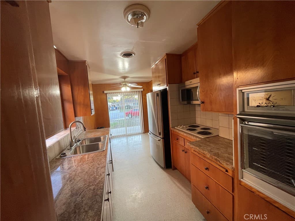 Home at 857 Encino Way, Monrovia — photo 10 of 12