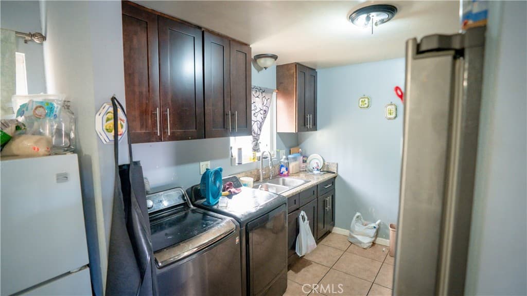 Multi-Family at 2559 Yorkshire Way, Pomona — photo 10 of 12