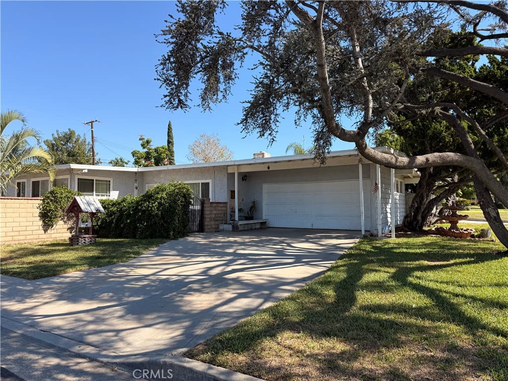 Home at 837 W Hollyvale, Glendora — photo 2 of 12