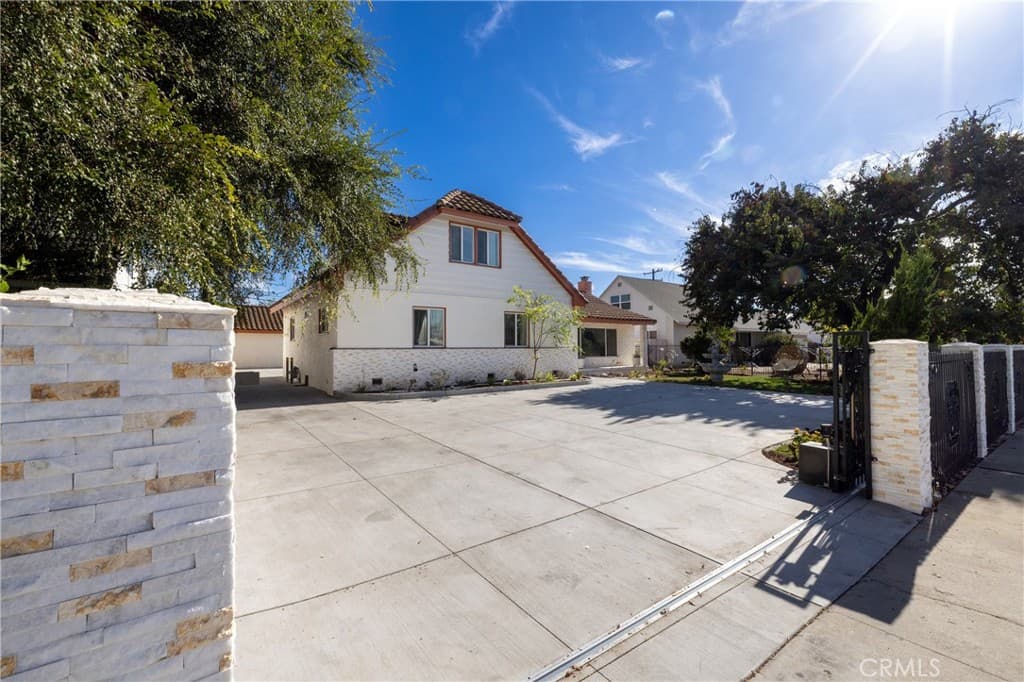Home at 820 E Cameron, West Covina — photo 4 of 12