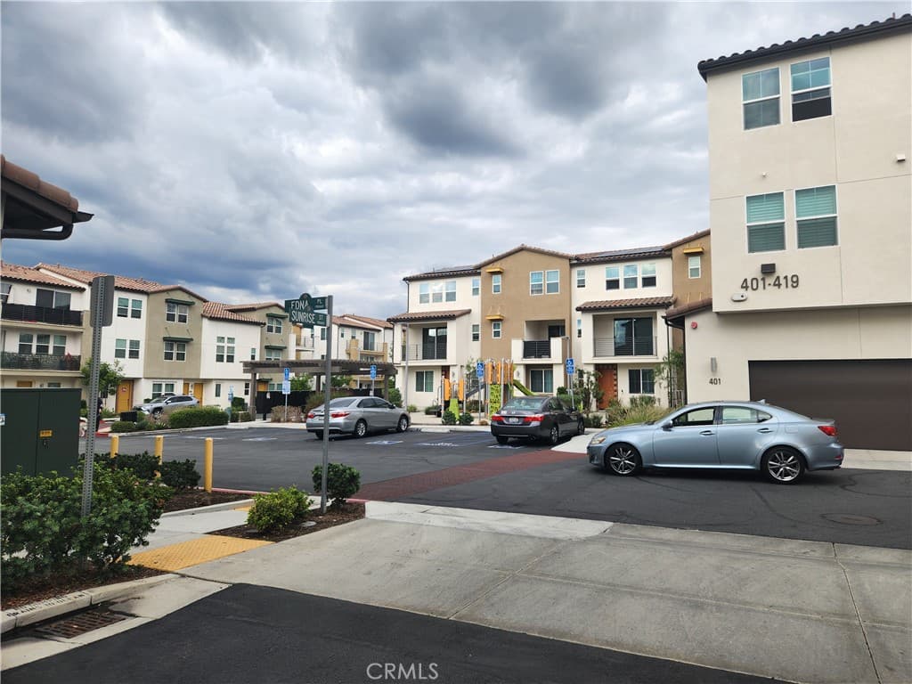 Condo at 662 Lemon Lane, Covina — photo 2 of 3