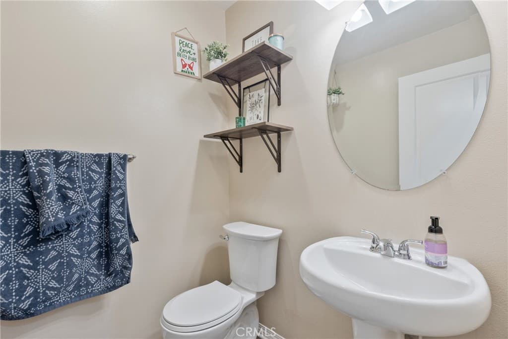 Home at 141 E Italia, Covina — photo 10 of 12