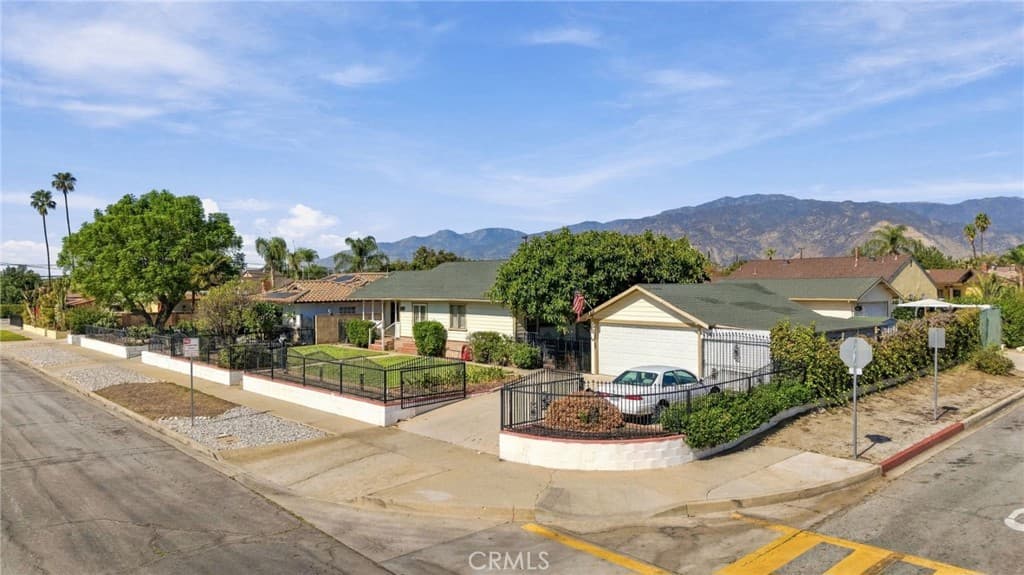 Home at 511 W Paramount, Azusa — photo 3 of 12