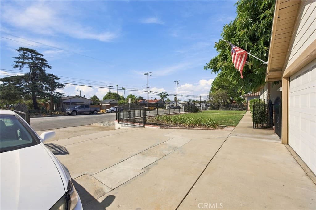 Home at 511 W Paramount, Azusa — photo 5 of 12