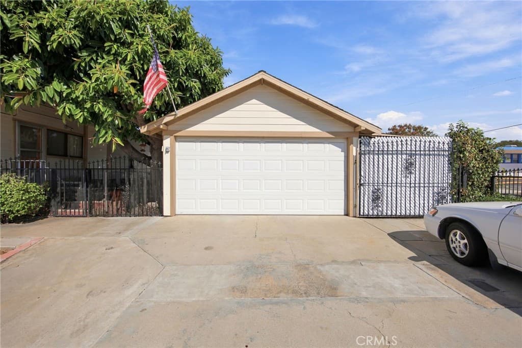 Home at 511 W Paramount, Azusa — photo 6 of 12