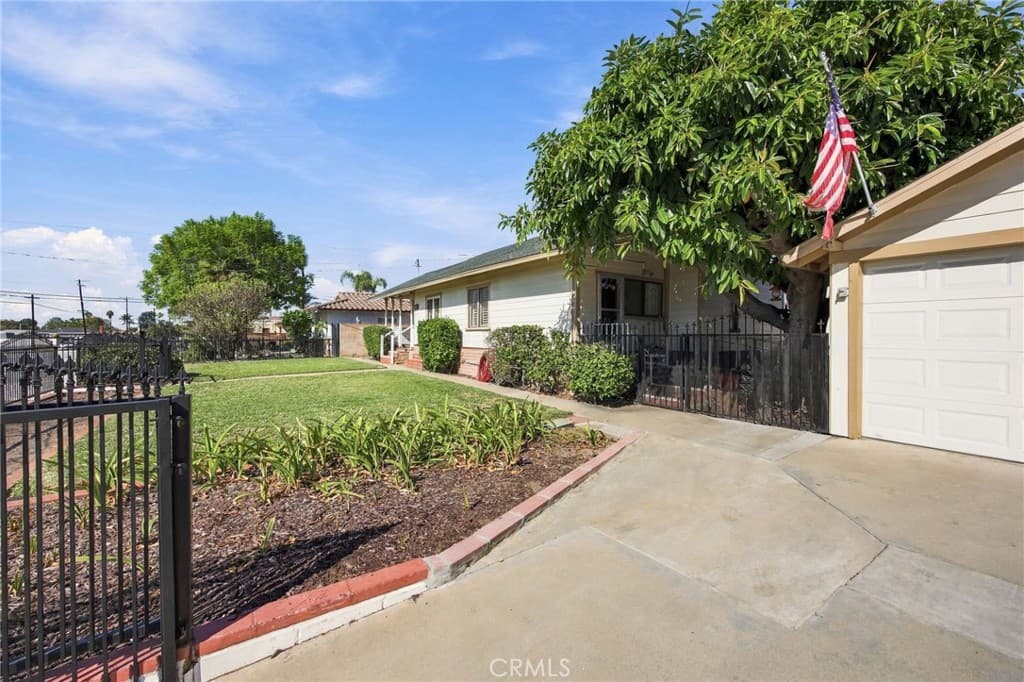 Home at 511 W Paramount, Azusa — photo 7 of 12