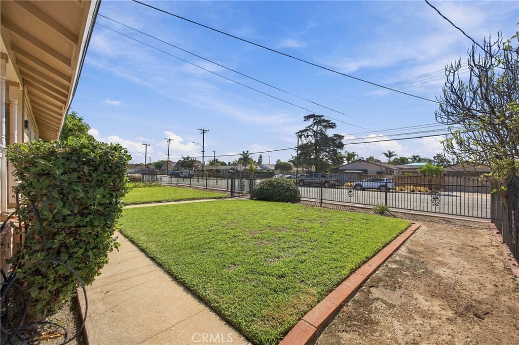 Home at 511 W Paramount, Azusa — photo 10 of 12