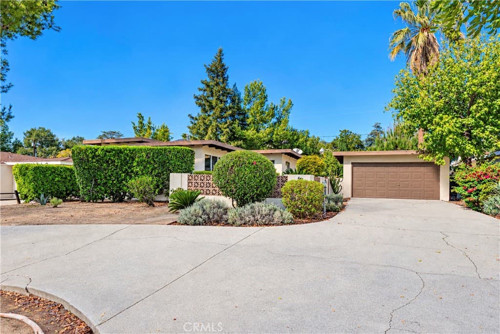 Home at 643 E Foothill Boulevard, Glendora — photo 2 of 12