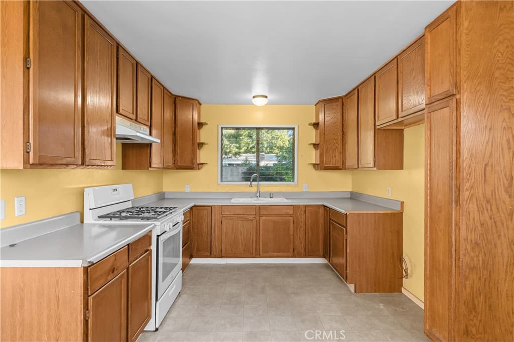 Home at 643 E Foothill Boulevard, Glendora — photo 11 of 12