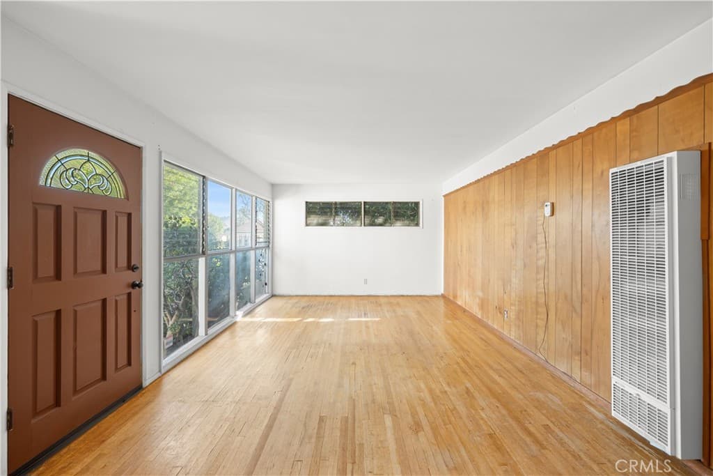 Home at 643 E Foothill Boulevard, Glendora — photo 3 of 12