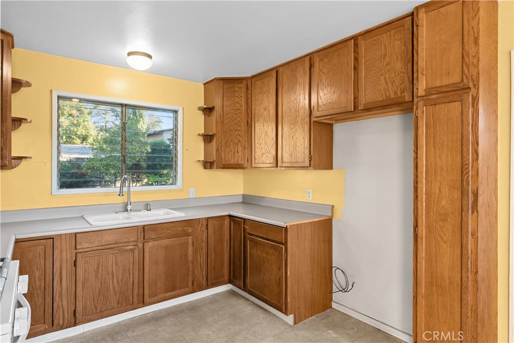 Home at 643 E Foothill Boulevard, Glendora — photo 9 of 12