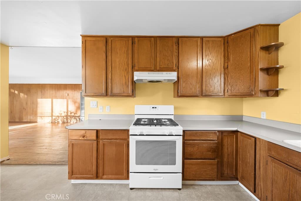 Home at 643 E Foothill Boulevard, Glendora — photo 10 of 12