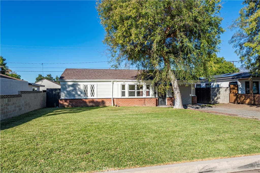 Home at 433 S Grand, Glendora — photo 3 of 12