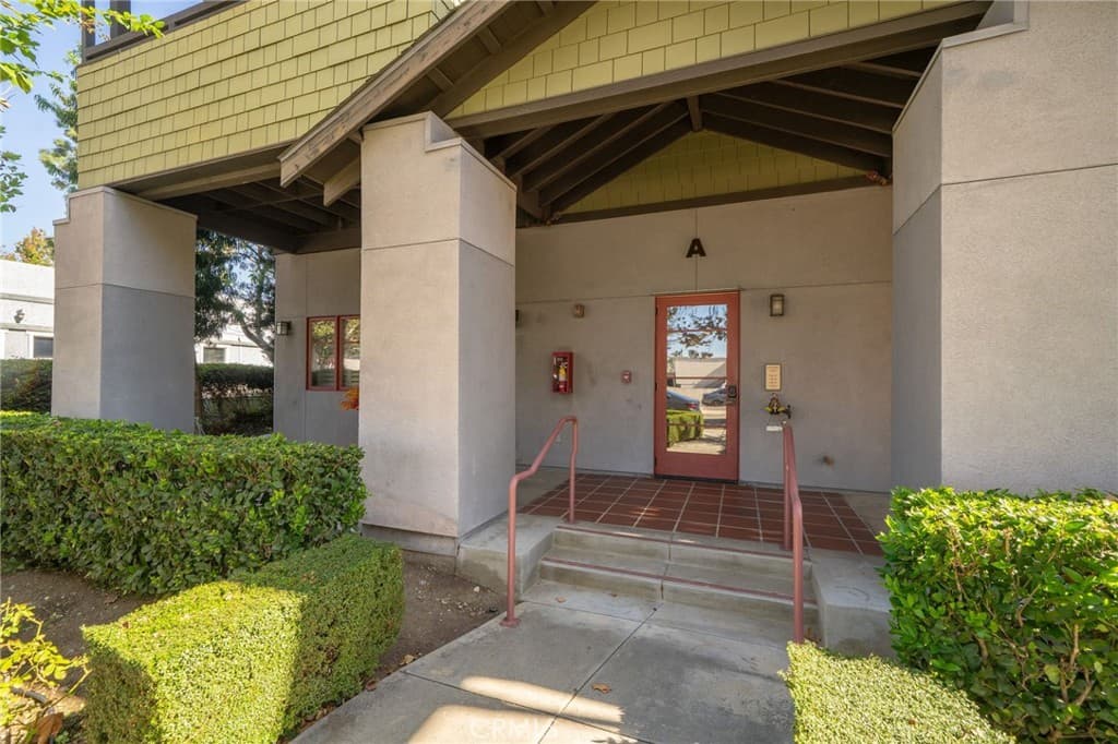 Condo at 148 N Vermont Avenue Apt B, Glendora — photo 2 of 12