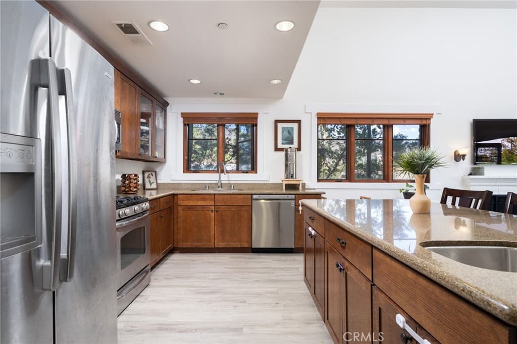 Condo at 148 N Vermont Avenue Apt B, Glendora — photo 9 of 12