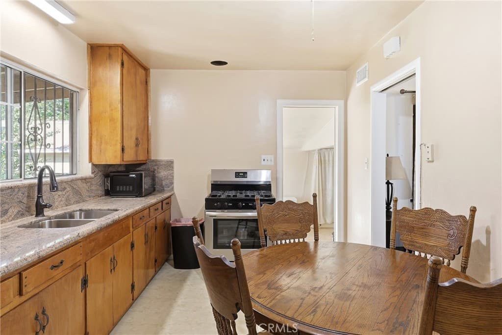 Home at 1628 Arroyo, Pomona — photo 11 of 12