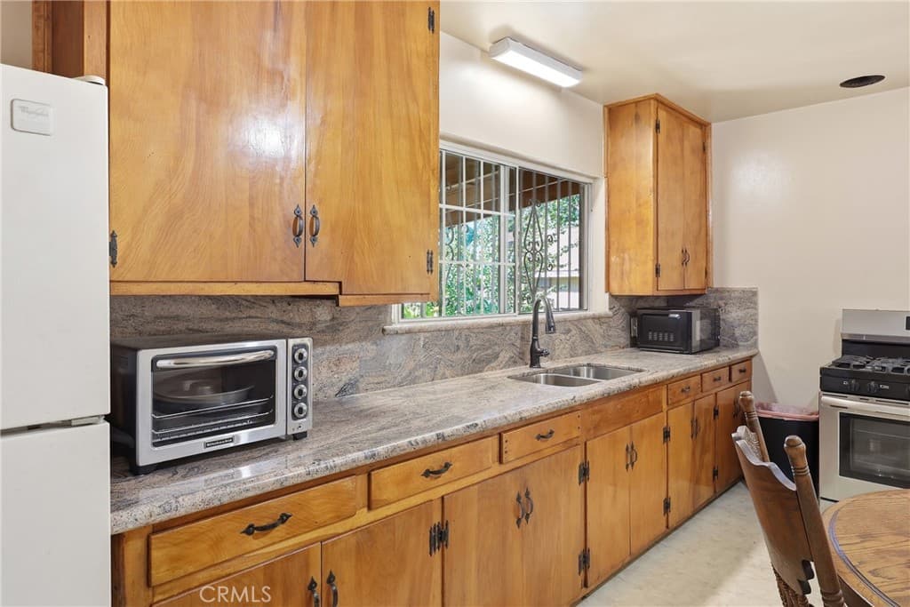 Home at 1628 Arroyo, Pomona — photo 12 of 12