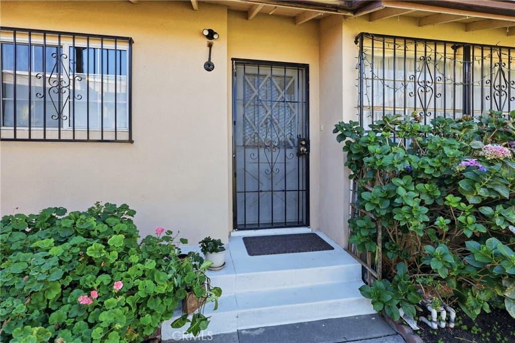Home at 1628 Arroyo, Pomona — photo 5 of 12