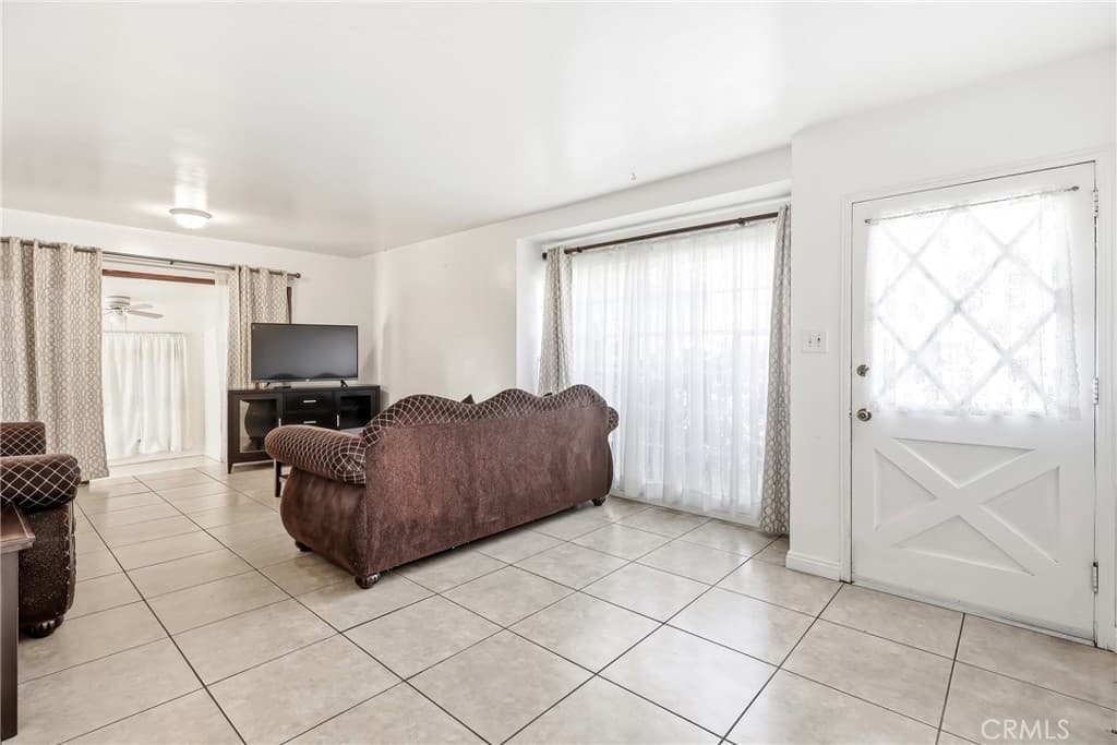 Home at 1628 Arroyo, Pomona — photo 6 of 12