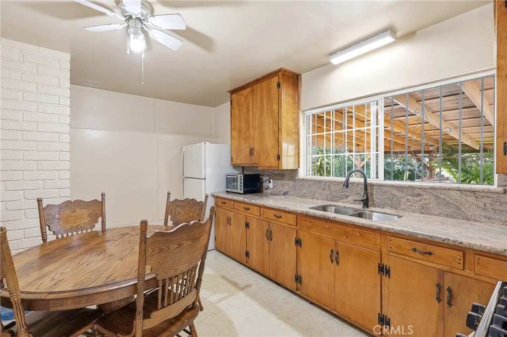 Home at 1628 Arroyo, Pomona — photo 10 of 12