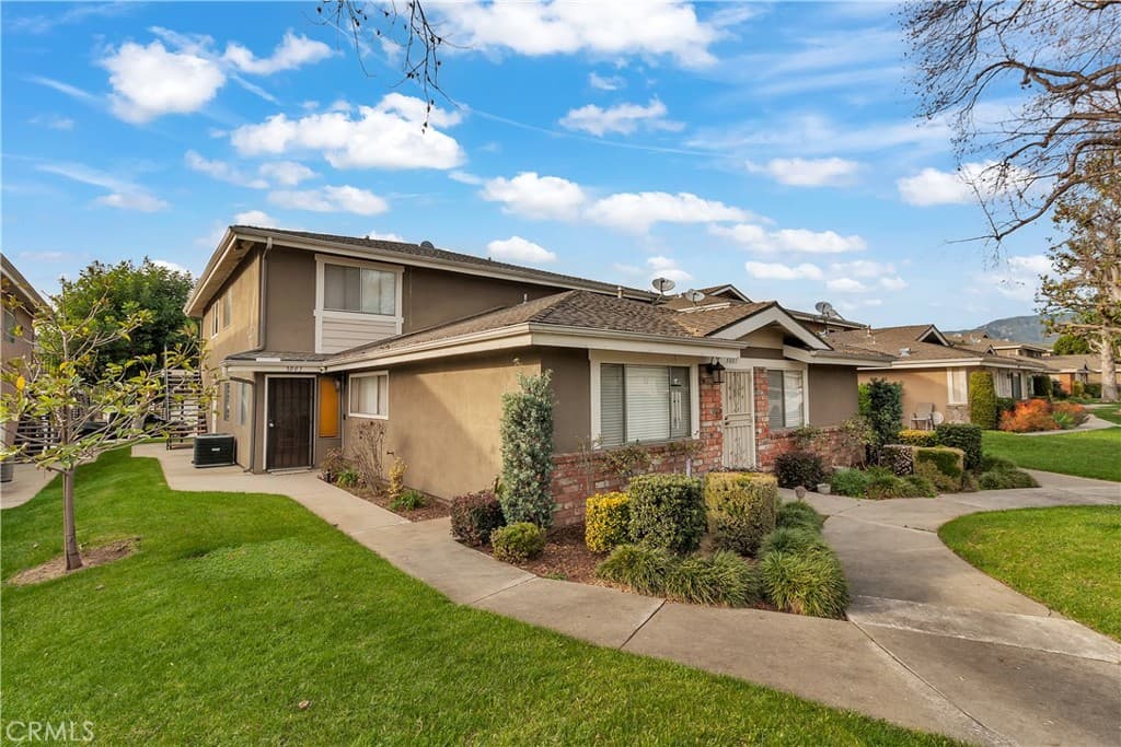 Condo at 3003 Knollwood Avenue 2, La Verne — photo 1 of 12