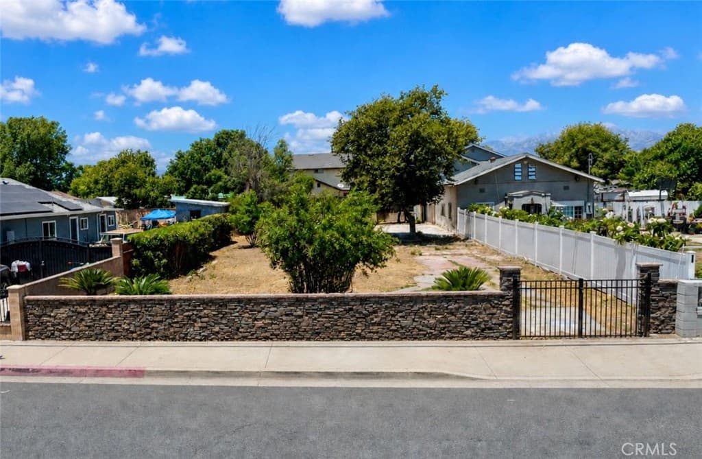 Home at 949 W Grand Ave, Pomona — photo 2 of 11