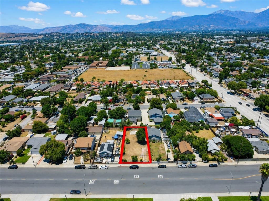 Home at 949 W Grand Ave, Pomona — photo 10 of 11