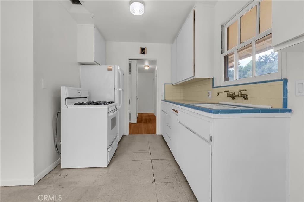 Home at 311 Saint Bonaventure St, Claremont — photo 10 of 12