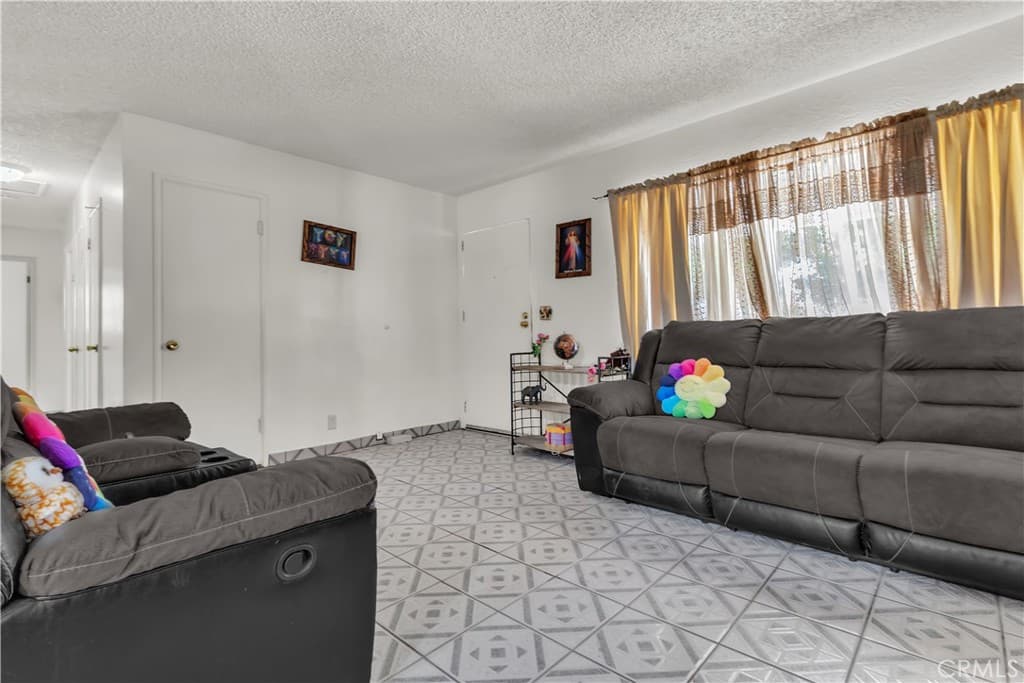 Home at 13618 Las Vecinas Dr, La Puente — photo 7 of 12