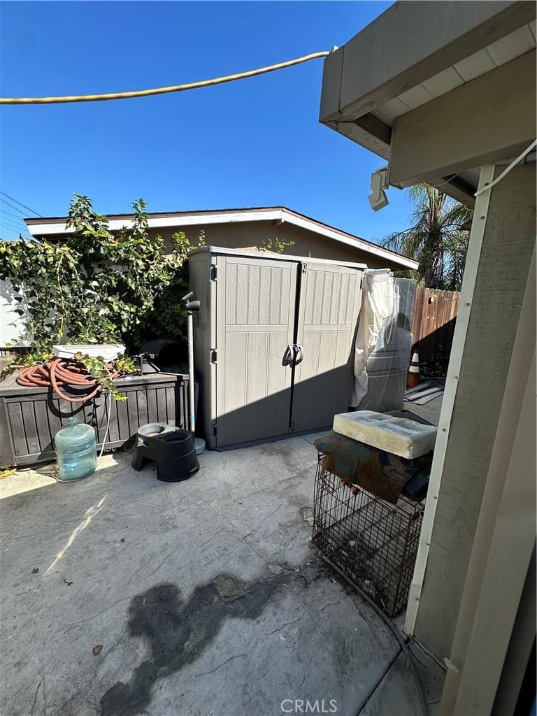 Home at 429 Jansu, Pomona — photo 11 of 12