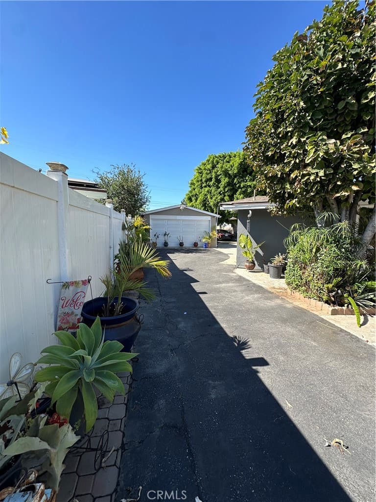 Home at 429 Jansu, Pomona — photo 3 of 12