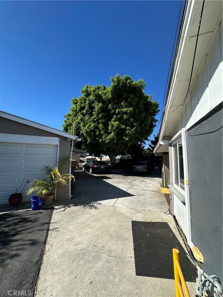 Home at 429 Jansu, Pomona — photo 4 of 12